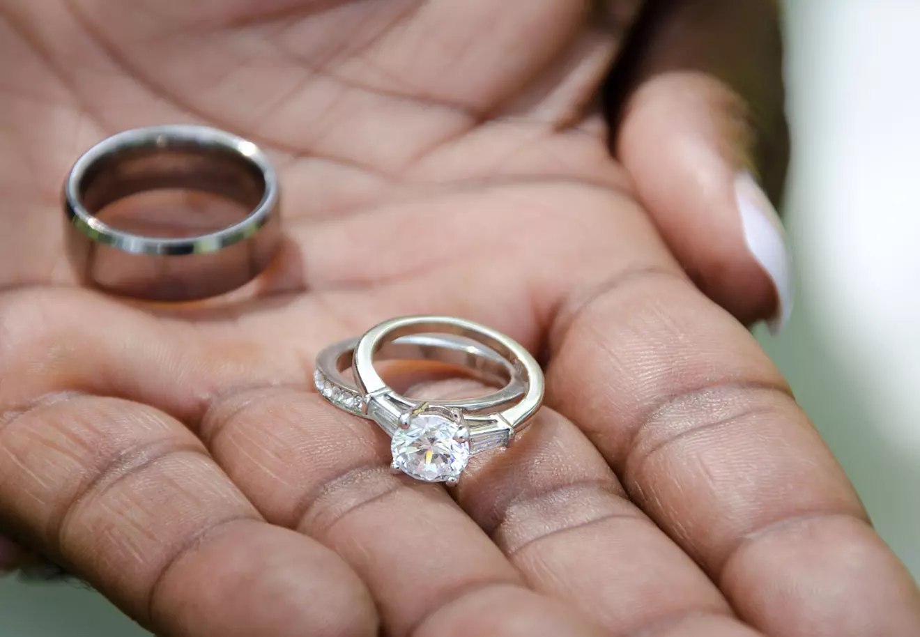 Engagement rings carry dangerous bacteria, nurse researchers find