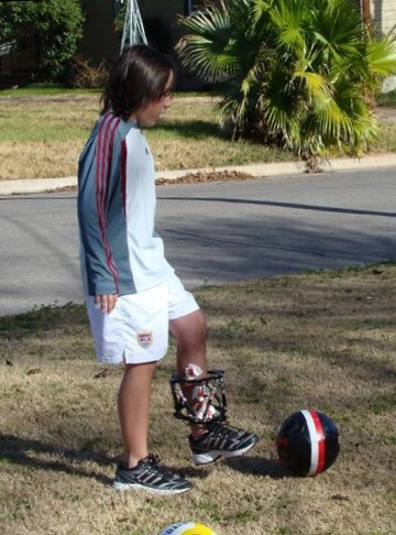 Photo of Daniel Mundine playing soccer
