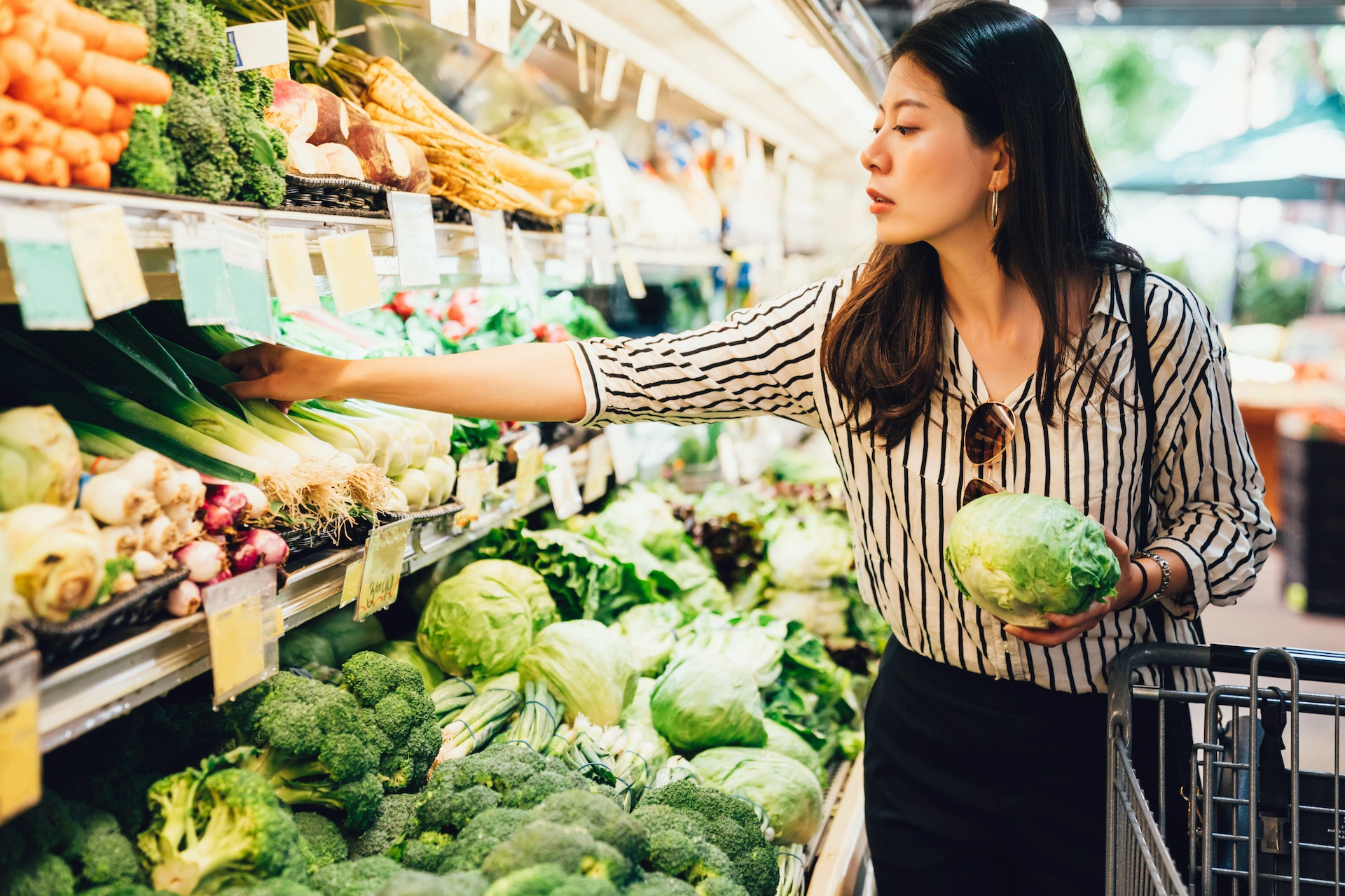 Shoppers Choose Healthier Groceries When Supermarkets Place Fruit