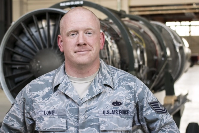 David Long, mecánico de aviones de 38 años en la Fuerza Aérea de EE. UU.
